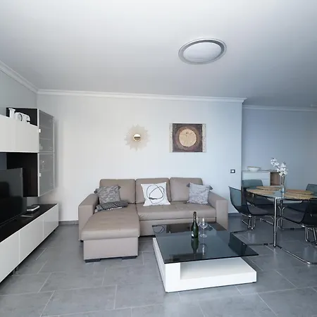 Ocean View First Sea Line *